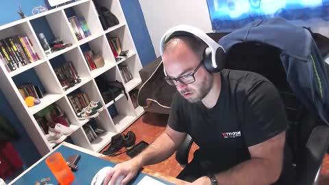 ravingr3d3 online show from November 14, 2025, 9:19 am