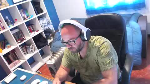 Snapshot of ravingr3d3 chatting on April 24, 2026, 8:28 am ravingr3d3 online show from April 24, 2026, 8:28 am