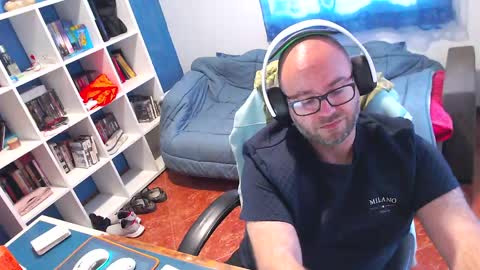 Snapshot of ravingr3d3 chatting on May 6, 2026, 2:00 pm ravingr3d3 online show from May 6, 2026, 2:00 pm