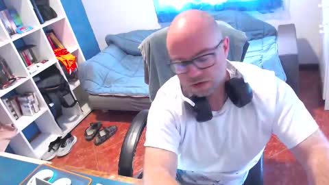 Snapshot of ravingr3d3 chatting on May 22, 2026, 10:43 am ravingr3d3 online show from May 22, 2026, 10:43 am
