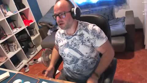 Snapshot of ravingr3d3 chatting on May 25, 2026, 8:09 am ravingr3d3 online show from May 25, 2026, 8:09 am