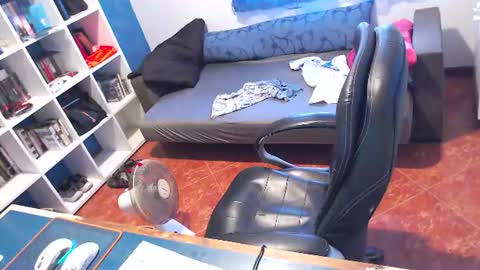 Snapshot of ravingr3d3 chatting on June 16, 2026, 10:51 am ravingr3d3 online show from June 16, 2026, 10:51 am