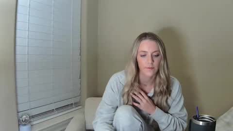 RayBabe online show from September 20, 2025, 2:45 am