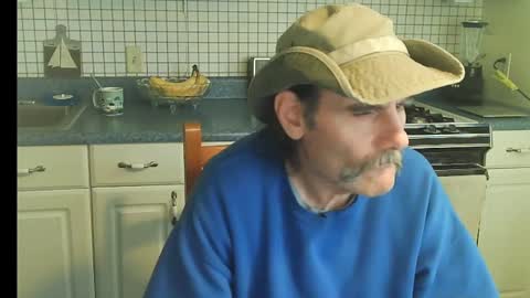 Ray online show from October 21, 2025, 7:03 pm