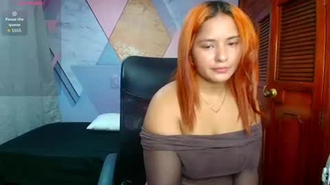 raylin_escobar online show from July 13, 2026, 7:05 pm