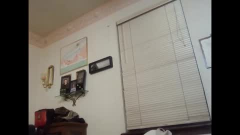 rayvenveil online show from May 4, 2026, 5:03 am