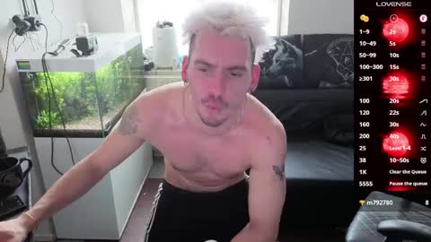 Rayzel online show from April 3, 2026, 11:19 am