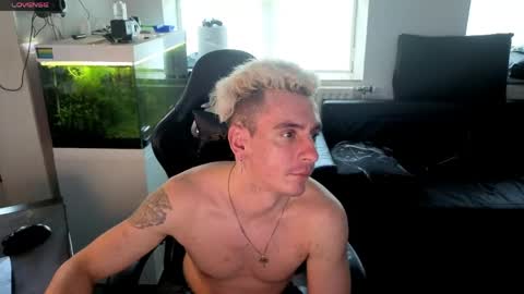 Rayzel online show from May 23, 2026, 4:33 pm