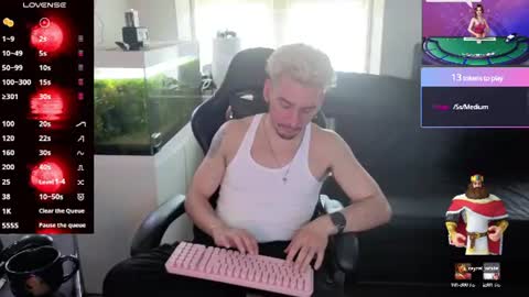 Rayzel online show from June 14, 2026, 1:02 pm