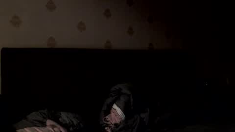 Snapshot of raziel_haze chatting on November 4, 2025, 4:44 am Yrriel Strife Candy-Demon Caveboy mr. Cringe online show from November 4, 2025, 4:44 am