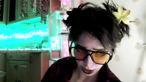 Snapshot of raziel_haze chatting on November 9, 2025, 3:27 am Yrriel Strife Candy-Demon Caveboy mr. Cringe online show from November 9, 2025, 3:27 am