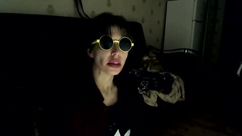 Snapshot of raziel_haze chatting on November 25, 2025, 9:37 pm Yrriel Strife Candy-Demon Caveboy mr. Cringe online show from November 25, 2025, 9:37 pm