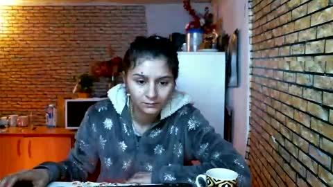 Snapshot of real_coupl3 chatting on February 18, 2026, 4:19 am real_coupl3 online show from February 18, 2026, 4:19 am