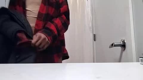 Snapshot of realdrewreynolds chatting on January 1, 2025, 8:47 pm tranzGODess online show from January 1, 2025, 8:47 pm