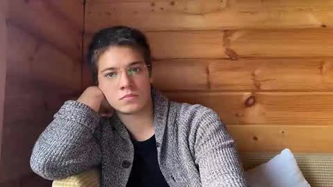 AliceEve online show from October 12, 2025, 1:43 pm