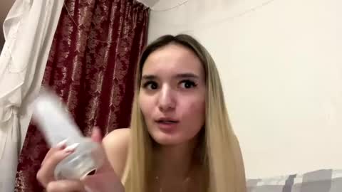 Risa online show from April 29, 2026, 4:22 pm