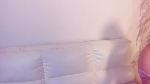 Rebeca Williams online show from February 1, 2025, 2:37 am