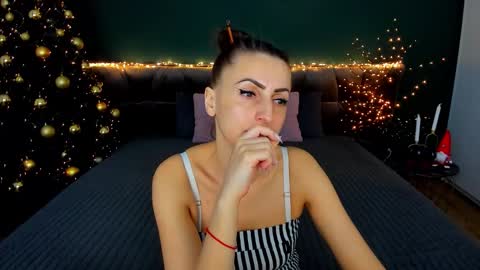 rebecca_diamonds online show from December 19, 2025, 7:37 am