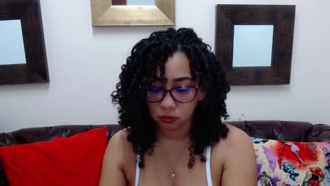 Snapshot of rebecca_mils chatting on March 1, 2025, 12:01 pm R E B E C A online show from March 1, 2025, 12:01 pm