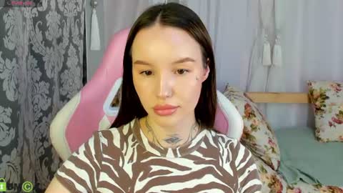 Snapshot of rebecca_vargas chatting on July 4, 2026, 1:01 am Rebecca online show from July 4, 2026, 1:01 am