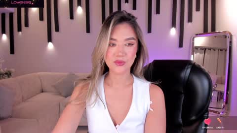 Snapshot of rebeccahudson_ chatting on January 30, 2025, 3:22 am Rebe online show from January 30, 2025, 3:22 am