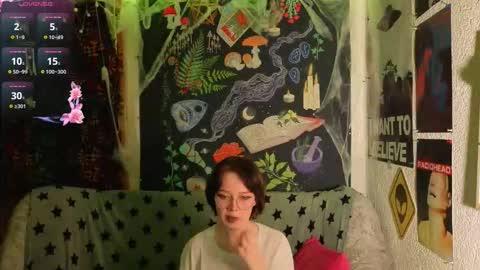 Lara online show from November 28, 2025, 9:50 pm