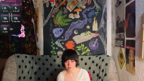 Lara online show from December 17, 2025, 9:10 pm