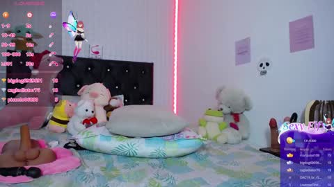 Snapshot of red_girlofficial chatting on December 27, 2024, 4:26 am Taliana online show from December 27, 2024, 4:26 am