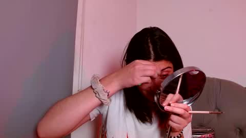 IG   OF red moonn online show from December 3, 2025, 6:43 am