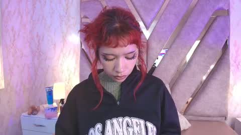 red_pandaa online show from November 25, 2025, 3:17 am