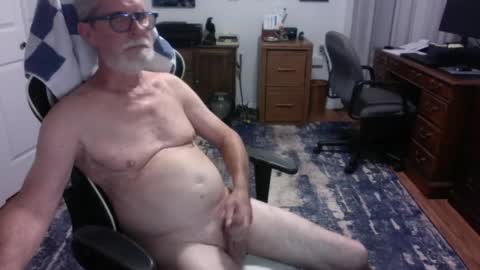 Snapshot of redbud3075 chatting on June 6, 2026, 4:06 am Daddy G online show from June 6, 2026, 4:06 am