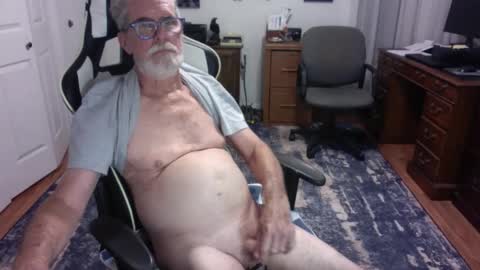 Snapshot of redbud3075 chatting on June 7, 2026, 3:43 am Daddy G online show from June 7, 2026, 3:43 am