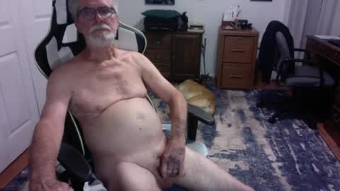 Snapshot of redbud3075 chatting on July 11, 2026, 4:15 am Daddy G online show from July 11, 2026, 4:15 am