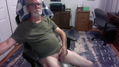 Snapshot of redbud3075 chatting on July 20, 2026, 3:32 am Daddy G online show from July 20, 2026, 3:32 am