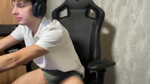 Snapshot of redbullshine chatting on October 8, 2025, 6:38 pm redbullshine online show from October 8, 2025, 6:38 pm