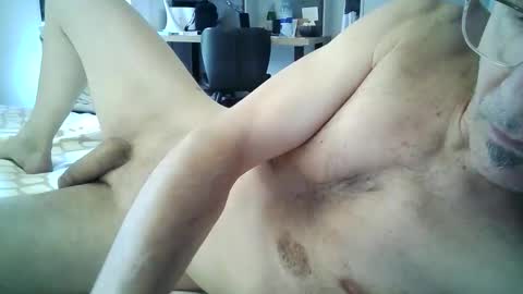 reddarkevil3337 online show from June 11, 2026, 4:27 pm