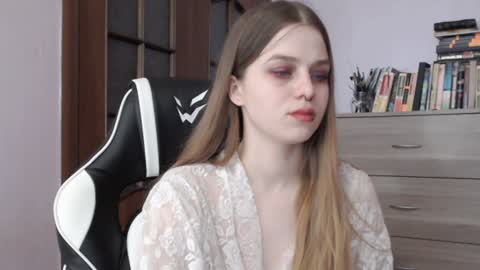 Lily online show from December 27, 2024, 6:14 am