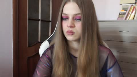 Lily online show from September 17, 2025, 2:46 am