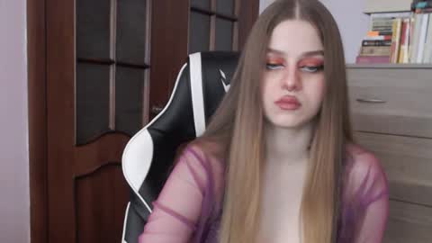 Lily online show from September 20, 2025, 2:23 am