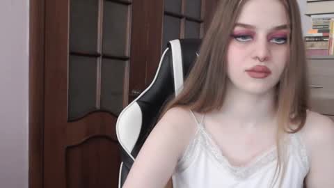 Lily online show from October 18, 2025, 1:52 am