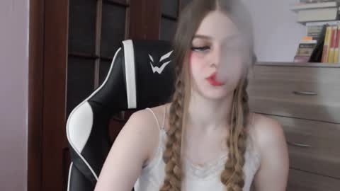 Lily online show from November 19, 2025, 2:11 am