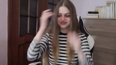 Snapshot of redhead_rabbit chatting on January 19, 2026, 1:53 am Lily online show from January 19, 2026, 1:53 am