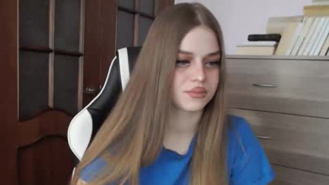 Snapshot of redhead_rabbit chatting on February 5, 2026, 3:55 am Lily online show from February 5, 2026, 3:55 am