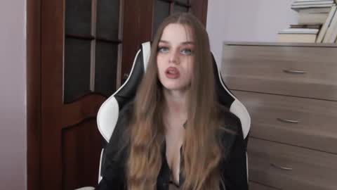 Snapshot of redhead_rabbit chatting on February 11, 2026, 2:27 am Lily online show from February 11, 2026, 2:27 am