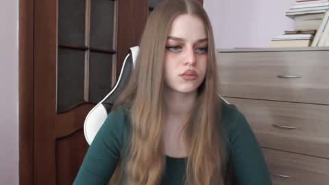 Snapshot of redhead_rabbit chatting on February 13, 2026, 3:02 am Lily online show from February 13, 2026, 3:02 am