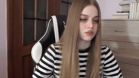 Snapshot of redhead_rabbit chatting on February 20, 2026, 2:30 am Lily online show from February 20, 2026, 2:30 am