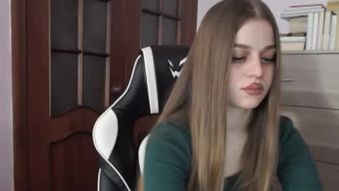 Snapshot of redhead_rabbit chatting on February 21, 2026, 2:56 am Lily online show from February 21, 2026, 2:56 am