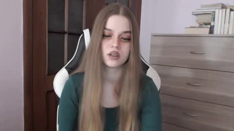 Snapshot of redhead_rabbit chatting on March 13, 2026, 3:02 am Lily online show from March 13, 2026, 3:02 am