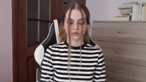 Snapshot of redhead_rabbit chatting on March 14, 2026, 3:23 am Lily online show from March 14, 2026, 3:23 am