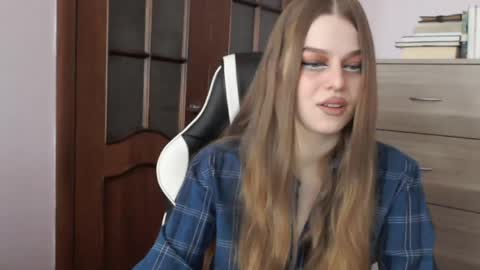 Snapshot of redhead_rabbit chatting on April 3, 2026, 2:31 am Lily online show from April 3, 2026, 2:31 am